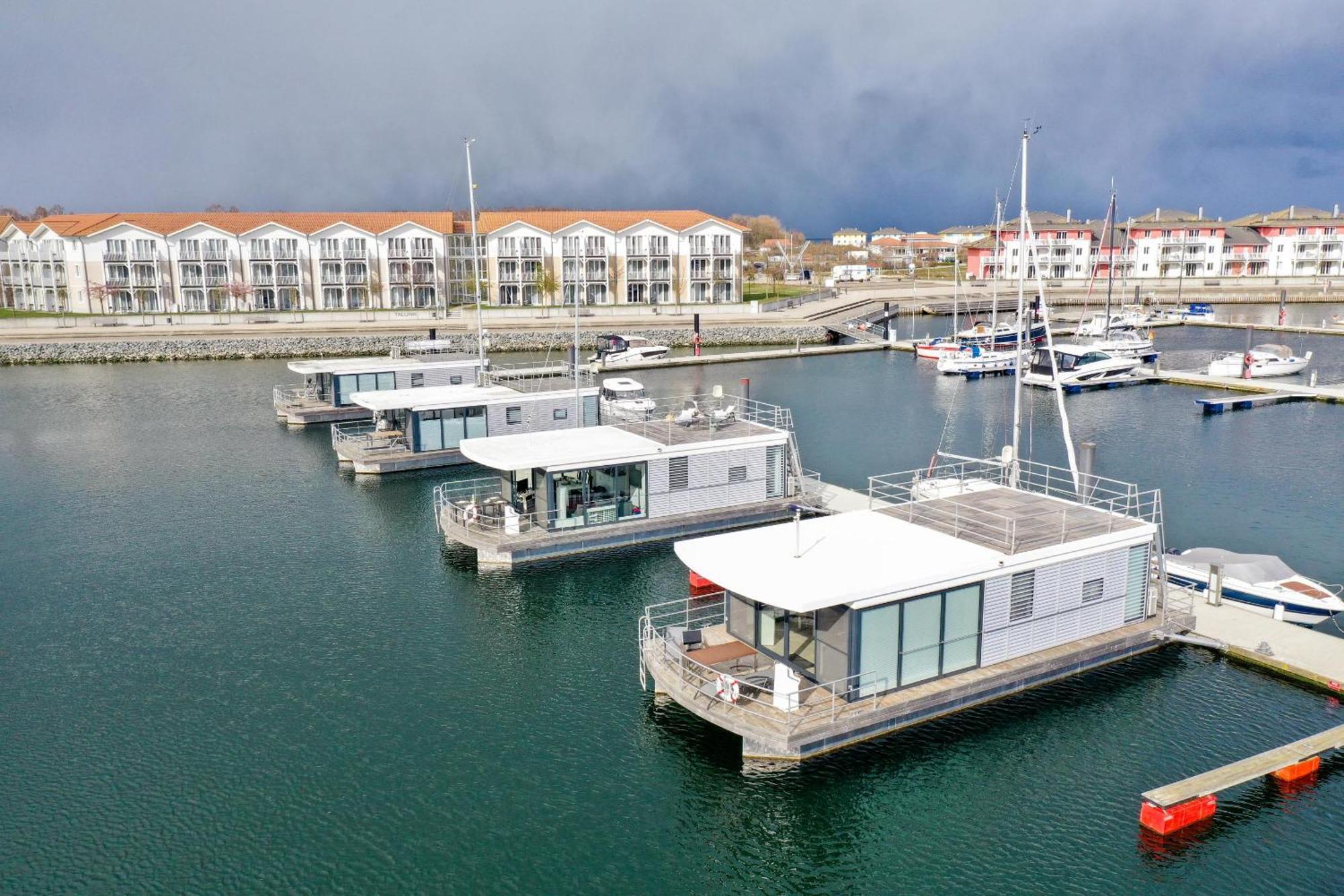 Exklusives Ostsee-Hausboot, Kueche Mit Spueler, Tv, Grosse Sonnenterrasse, 3X Kostenfreie Kfz-Parkplaetze, Klimaanlage, Bis Zu 6 Personen, 2X Baeder, Waschmaschine Boltenhagen  Exterior foto