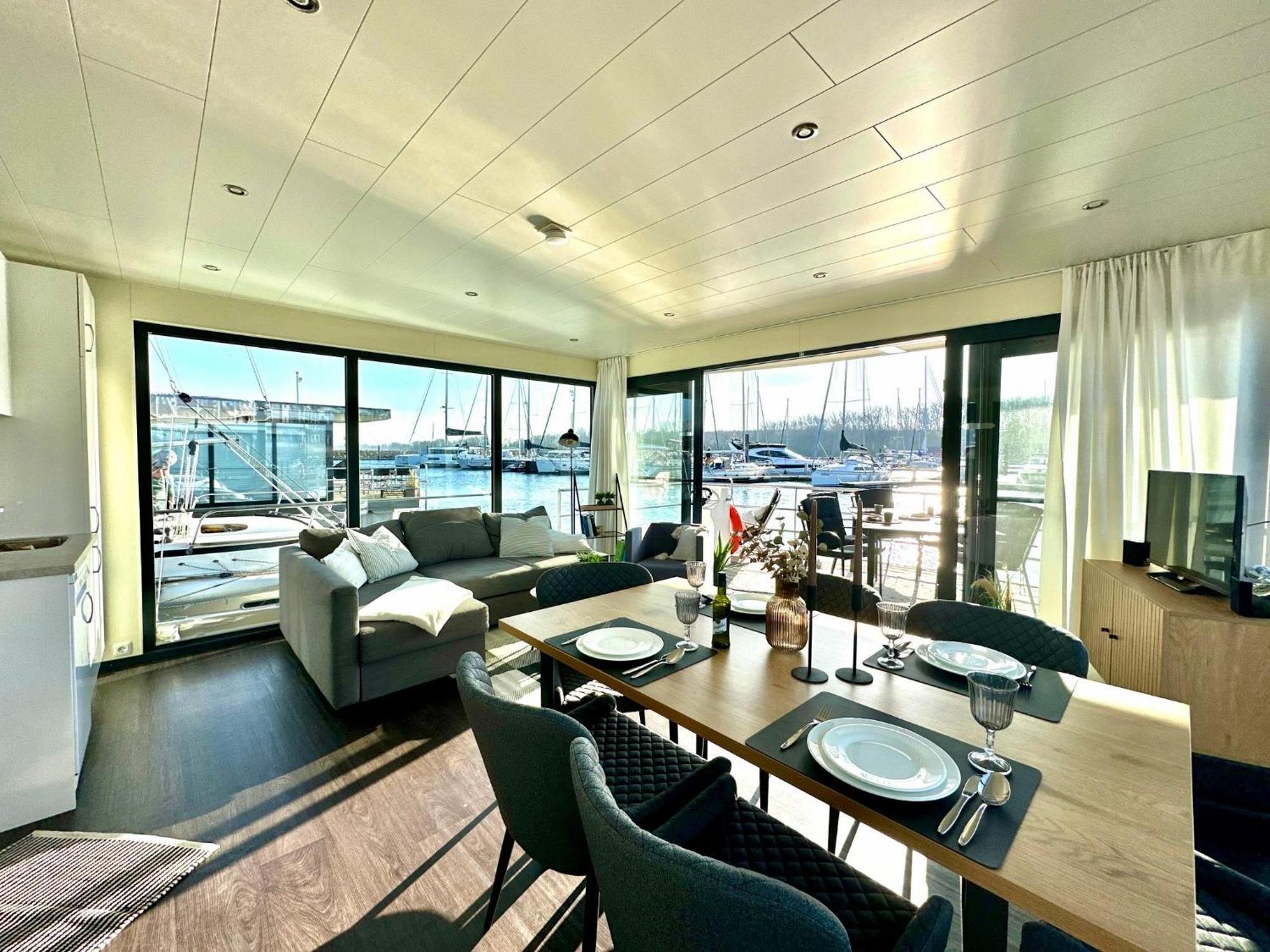 Exklusives Ostsee-Hausboot, Kueche Mit Spueler, Tv, Grosse Sonnenterrasse, 3X Kostenfreie Kfz-Parkplaetze, Klimaanlage, Bis Zu 6 Personen, 2X Baeder, Waschmaschine Boltenhagen  Exterior foto